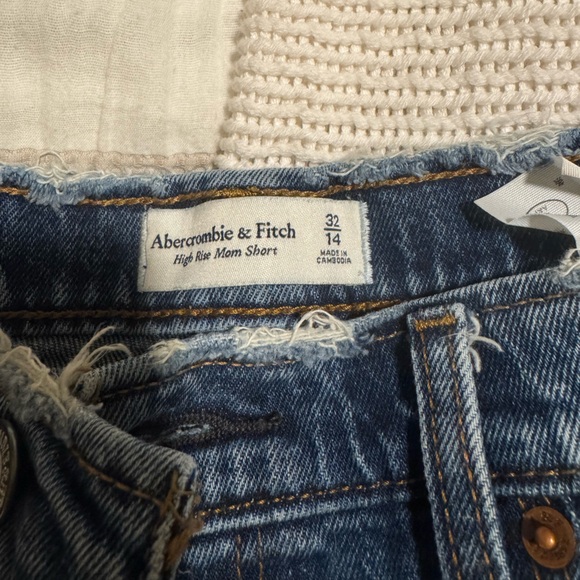 Abercrombie & Fitch High Wasted Jean Shorts - Picture 3 of 3